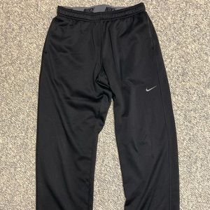 Nike therma-fit sweatpants size XL